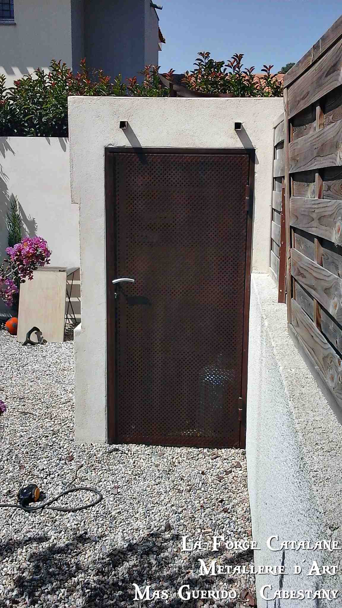 porte local technique tole perforee forge catalane 2.jpg